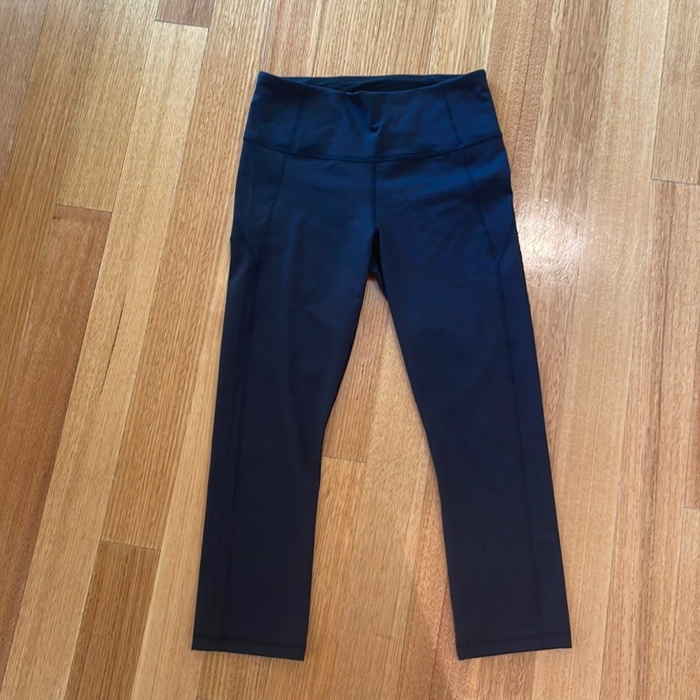 New w/tags cropped Under Armour black leggings, size M